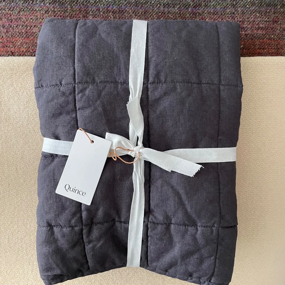 Quince European Linen Box Quilted Sham Set Standard BNWT MINOR DEFECT - Picture 4 of 4